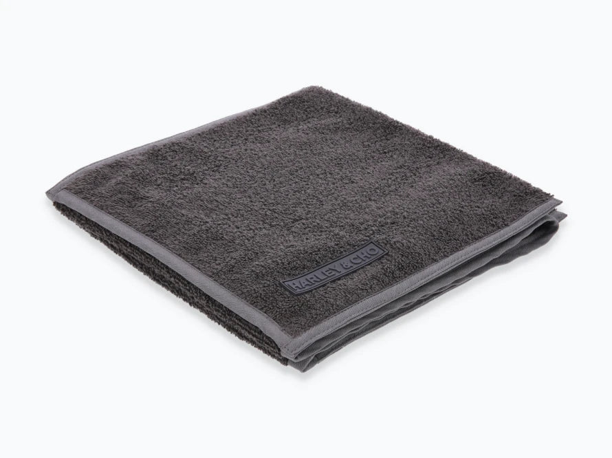 FLUFFY towel with pockets