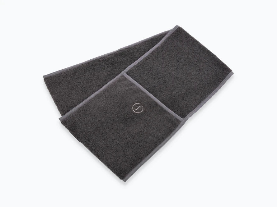 FLUFFY towel with pockets