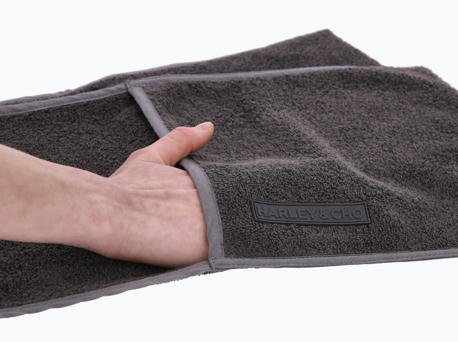 FLUFFY towel with pockets