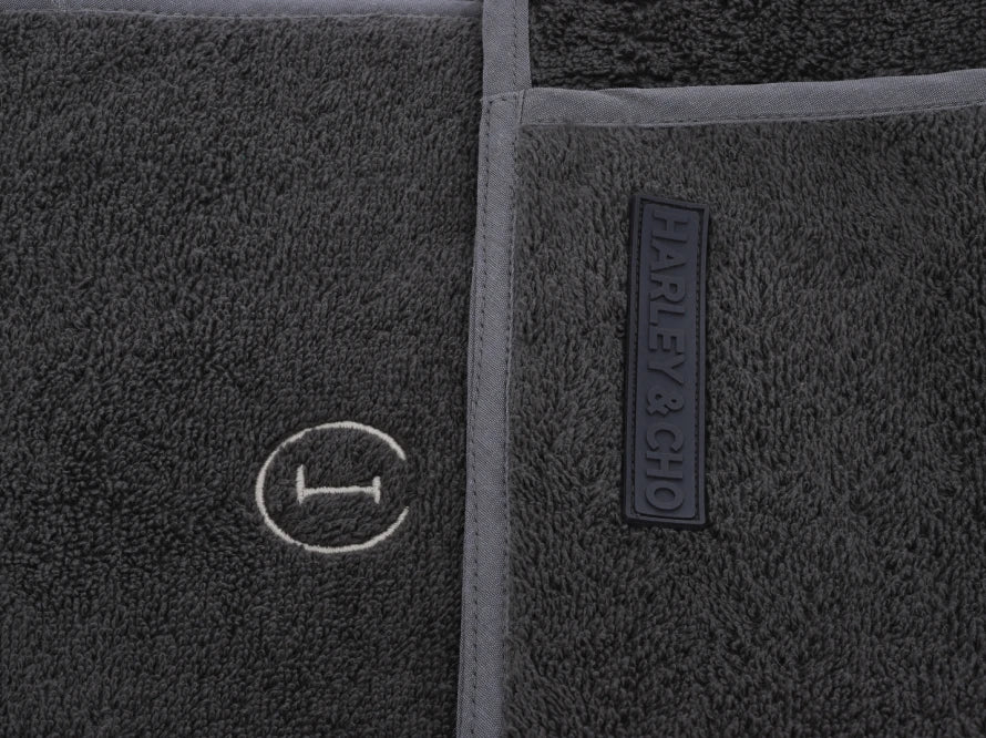 FLUFFY towel with pockets