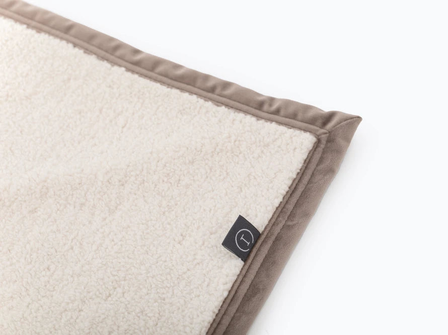 HUG blanket
