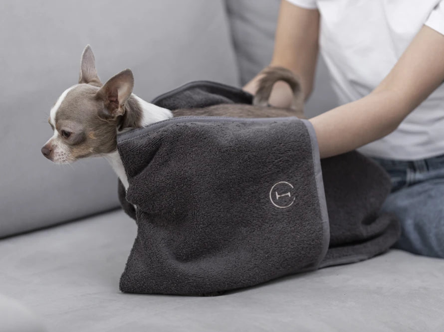 FLUFFY towel with pockets