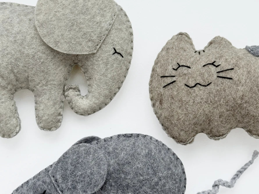 CAT RETREAT with Mint