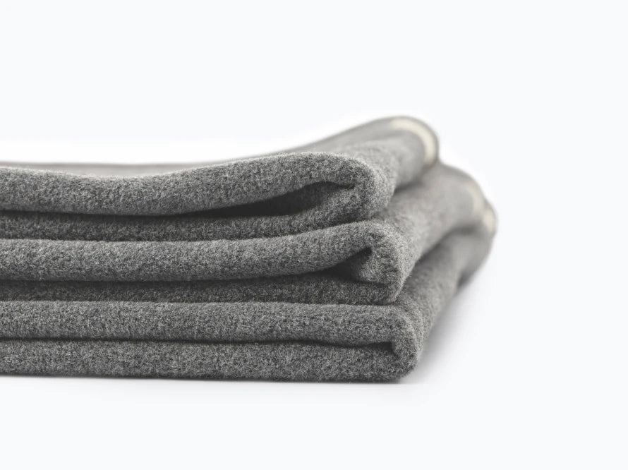 Tysha Fleecedecke#Grau